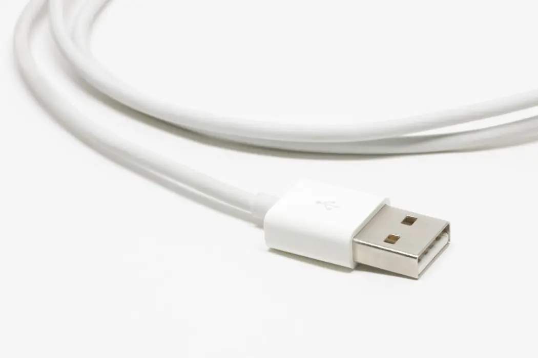 Pierwsza pomoc dla zalanej ładowarki czy kabla USB z Forcell