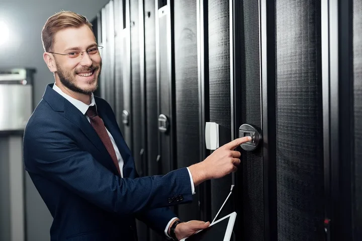 Jak poprawnie skonfigurować pocztę e-mail na własnym hostingu? Praktyczny poradnik