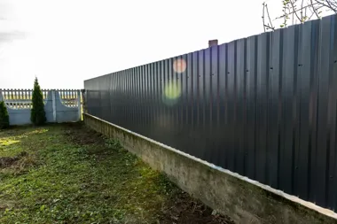 Jak wybrać przęsła ogrodzeniowe do nowoczesnej i klasycznej posesji?