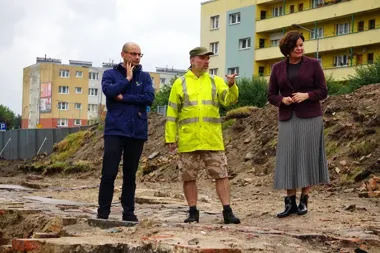 Pod placem Zwycięstwa odsłania się dawna Piła. Archeolodzy trafiają na kolejne ślady