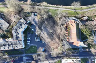 Przy Browarnej puste miejsce ma zamienić się w skwer z dojściem do rzeki