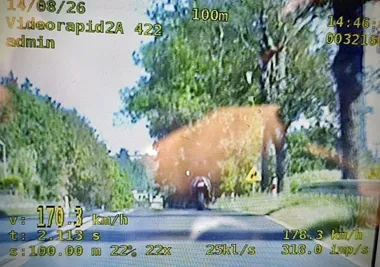 170 km/h na motocyklu bez przeglądu i z cudzymi tablicami