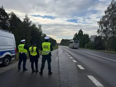 Wspólne kontrole na torach i drogach w Pile. Policja sprawdza kierowców
