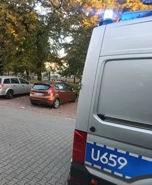 Pościg ulicami Piły. 53-latek porzucił Forda i uciekł pieszo