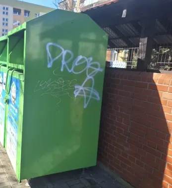 Spray, alkohol i gorący uczynek - wandale wpadli na pilskim osiedlu