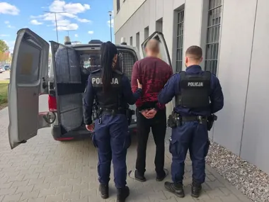 Strzały z balkonu i recydywa - 40-latek z Piły trafił do aresztu