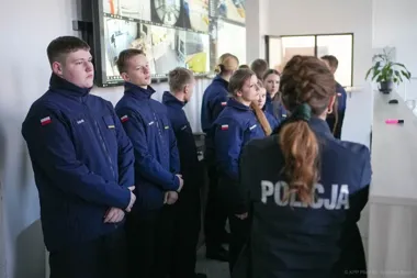 Uczniowie w komendzie - praktyczne zajęcia mogą skrócić drogę do służby