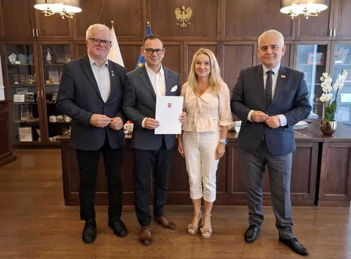 35 lat pracy dyrektora pilskiej szkoły. Piotr Halama z jubileuszem