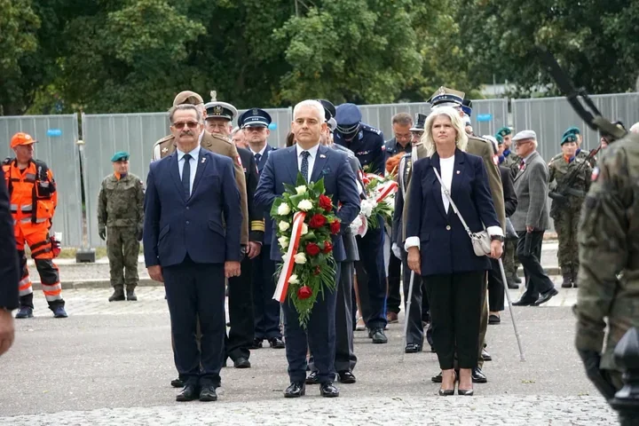 W Pile uczczono 87. rocznicę wybuchu wojny. Złożono kwiaty