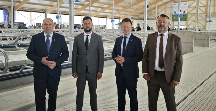 Cztery roboty i zbiornik na 25 tysięcy litrów. Nowa obora w powiecie pilskim