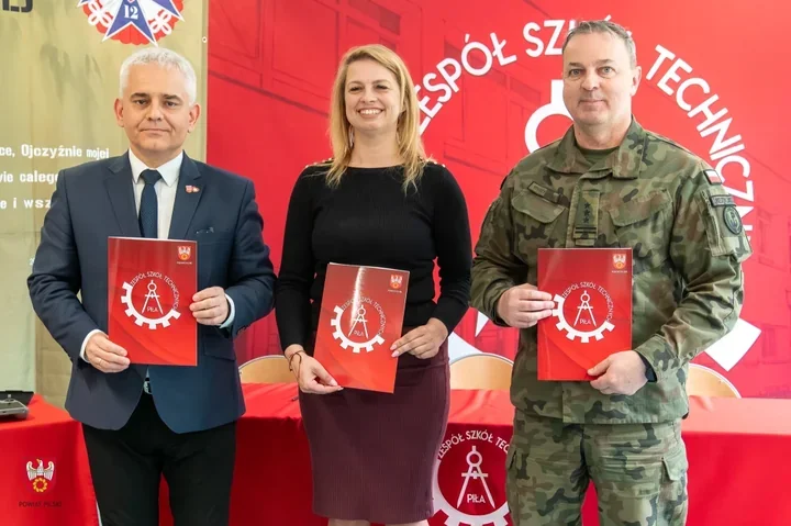 Mechanik stawia na drony. Uczniowie wejdą w wojskowe szkolenie