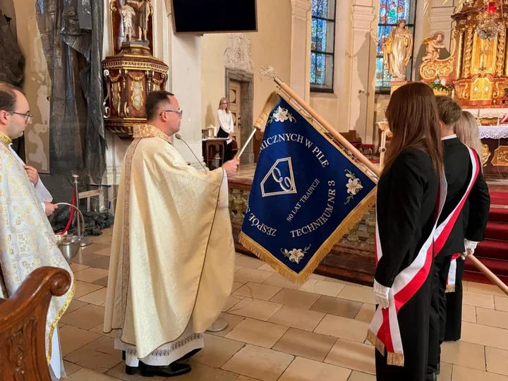 Nowy sztandar Ekonomika poświęcony. Ma łączyć 80 lat tradycji z przyszłością