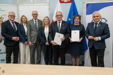 Ekonomik z nowym zapleczem. Trzy partnerstwa otwierają uczniom drogę do branż