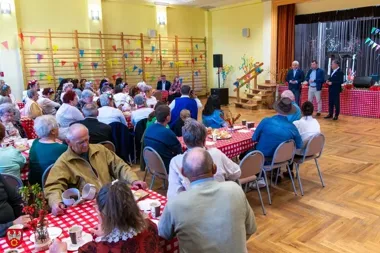 Muzyka i rozmowy przy jednym stole w Wyrzysku zapełniły salę