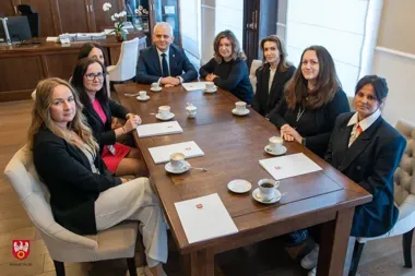 W pilskim starostwie padły podziękowania za 30 lat pracy i codzienną służbę