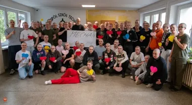 W pilskim „Mechaniku” ponad 70 uczniów ogoliło głowy. Gest, który mówi więcej niż słowa