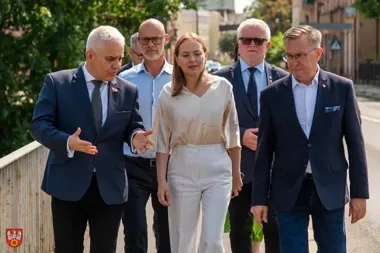 Minister zobaczyła most do przebudowy. Stawka to 56 milionów złotych