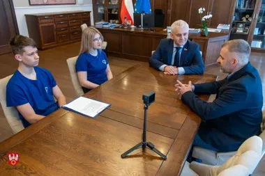 Ekonomik szykuje jubileusz, a uczniowie nagrywają pamięć absolwentów