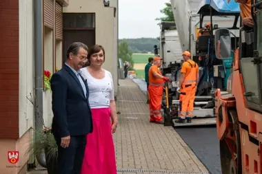 Nowa nawierzchnia w DPS Rzadkowie. Dzieci zyskają bezpieczniejszy teren