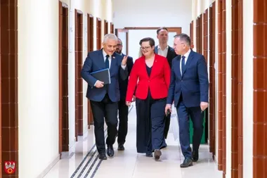 W Starostwie w Pile rozmawiano o hejcie i pensjach nauczycieli