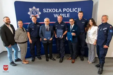 Szkoła przy Teatralnej i policjanci łączą siły. Uczniowie dostaną nowe zajęcia