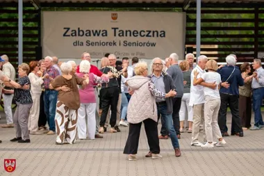 W Pile znów rozbrzmiała Taneczna Środa. Seniorzy wrócili na parkiet