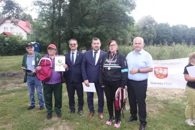 Nad jeziorem w Młotkówku rywalizowali bez barier. Znamy wyniki zawodów