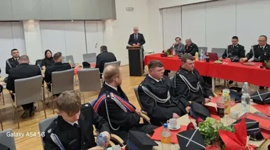 Druhowie z gminy Kaczory usiedli do rozmów. Na stole był sprzęt i gotowość