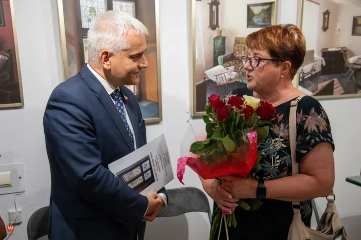 Ilona Tecław wystawia w Pile obrazy pełne ciszy i śladów czasu