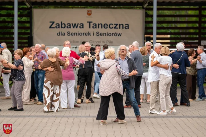 W Pile znów rozbrzmiała Taneczna Środa. Seniorzy wrócili na parkiet