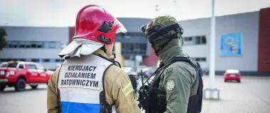Uzbrojony mężczyzna i wyciek chemikaliów. Ćwiczenia w Pile