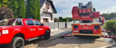 Pożar domu w Dolaszewie. Ogień objął poddasze i dach