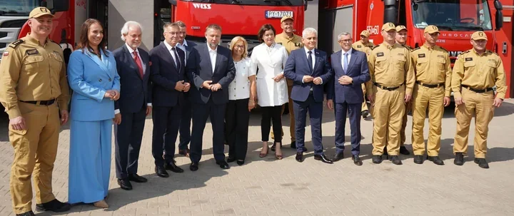 Minister odwiedził pilską straż. Zobaczył centrum alarmowe